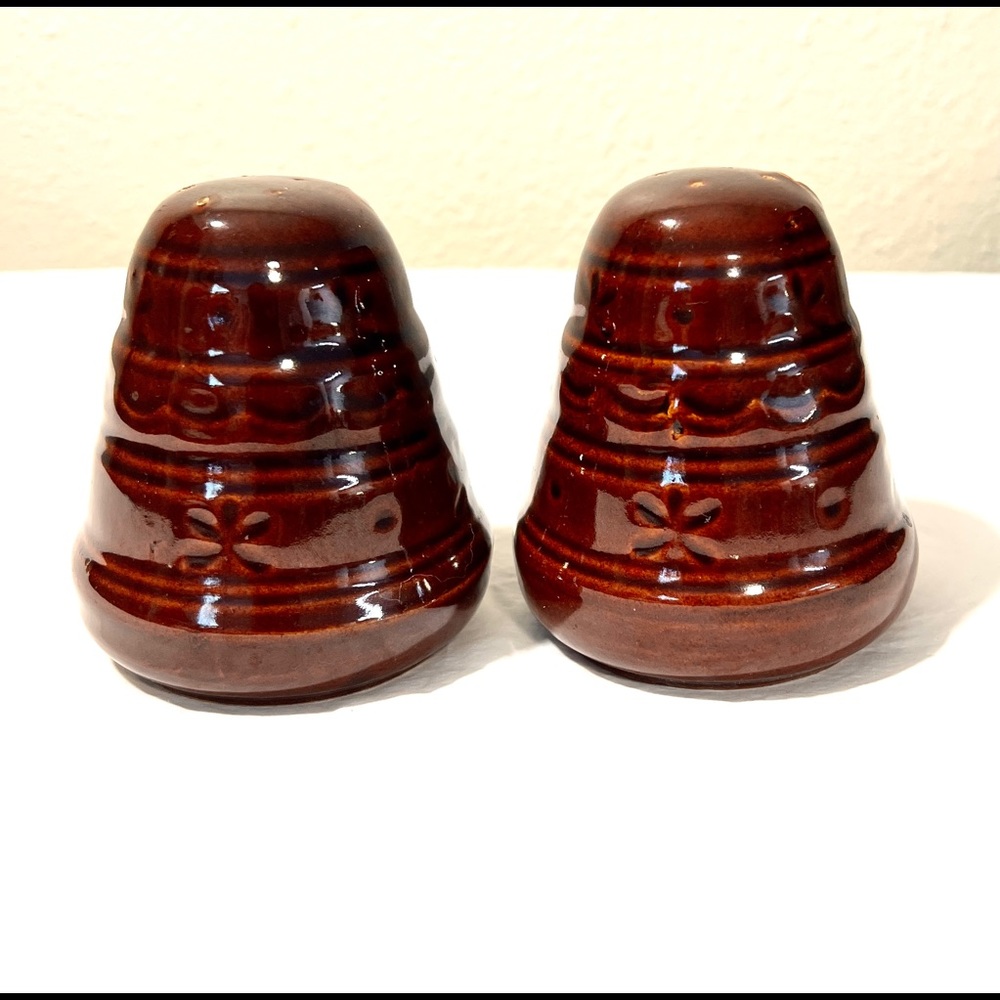 MARCREST Salt & Pepper Shakers STONEWARE Daisy Dot Beehive  Brown Glaze USA